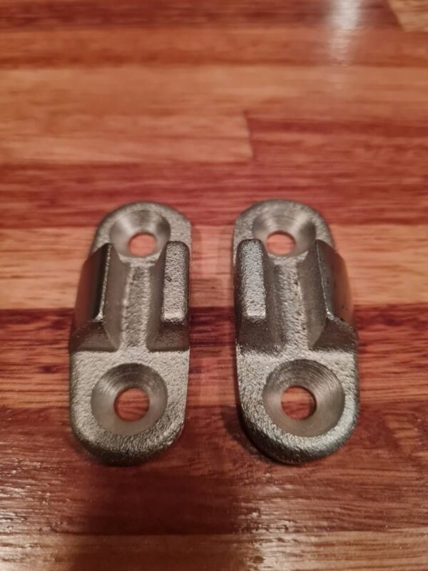 Latches ambulance door top and bottom