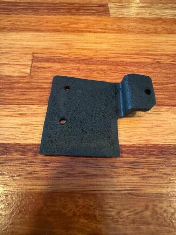 Drip moulding spacer roof RH