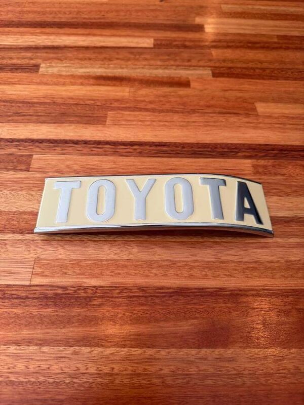 Toyota Emblem curve to right steel