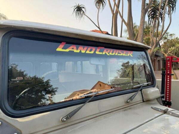 Landcruiser decal windscreen tri colour