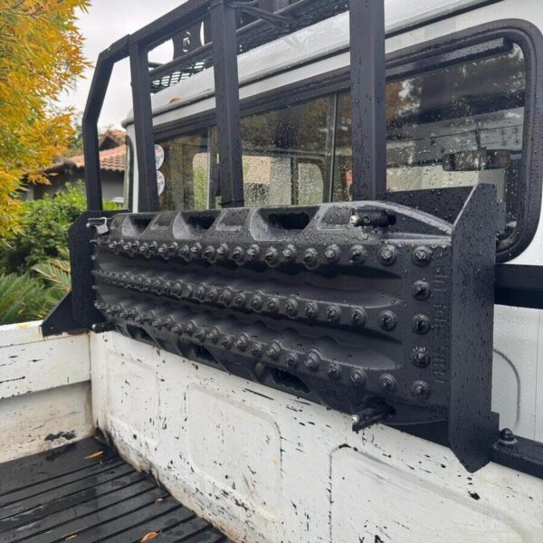 Maxtrax bracket-holder fine grain powdercoated