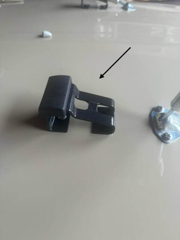 Windshield rest cushion block metal bracket